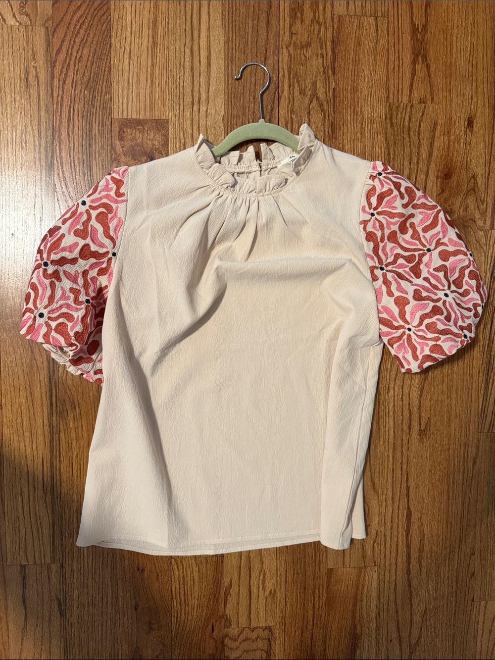 entro Cream Puff-Sleeve Top with Pink Floral Sleeves